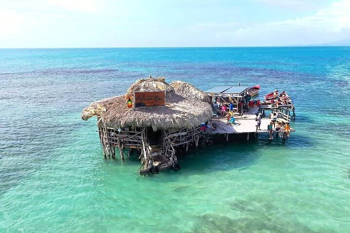 Floyd's Pelican Bar