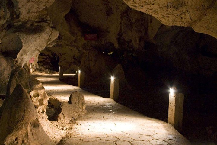 .Green Grotto Caves