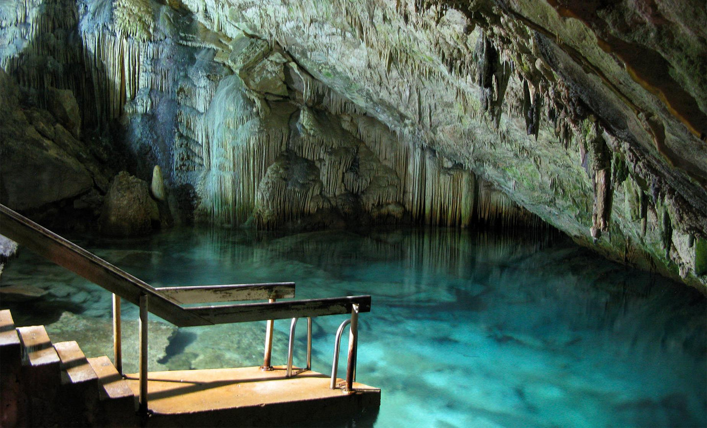 .Green Grotto Caves